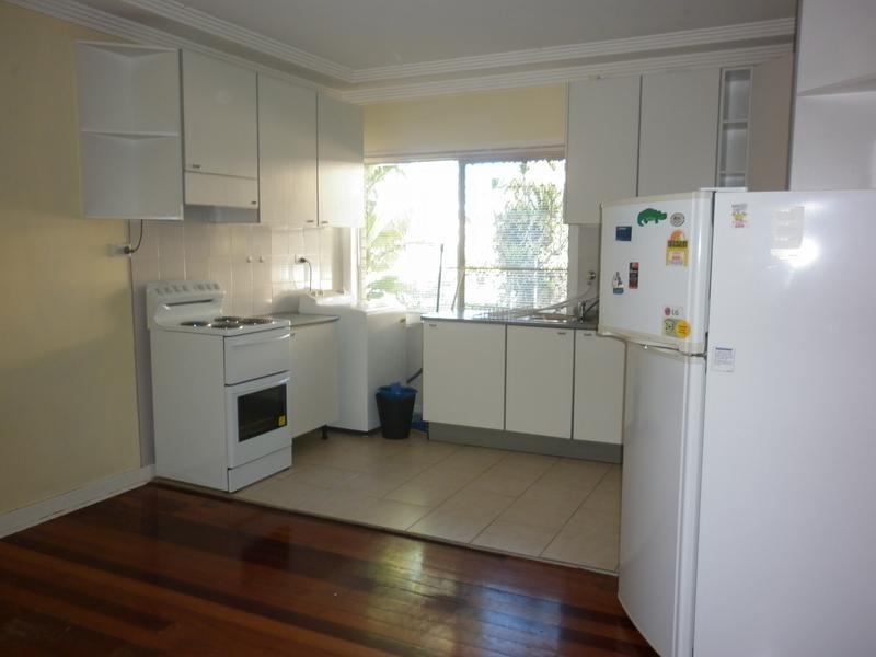 2/7 Douglas St ‘Sea Tan Court’, Kirra QLD 4225