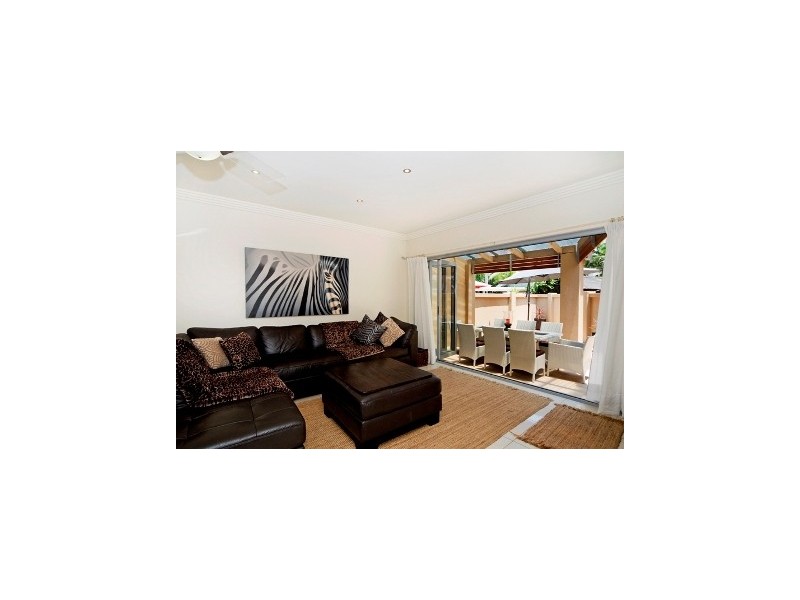 1/13 Lord St, Kirra QLD 4225