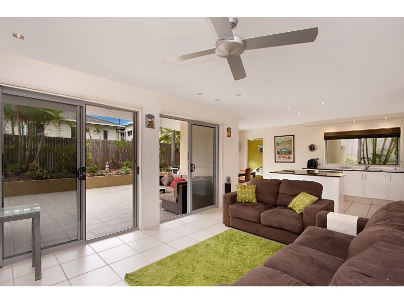 2/50 Miles St ‘Kirra Breaks’, Kirra QLD 4225