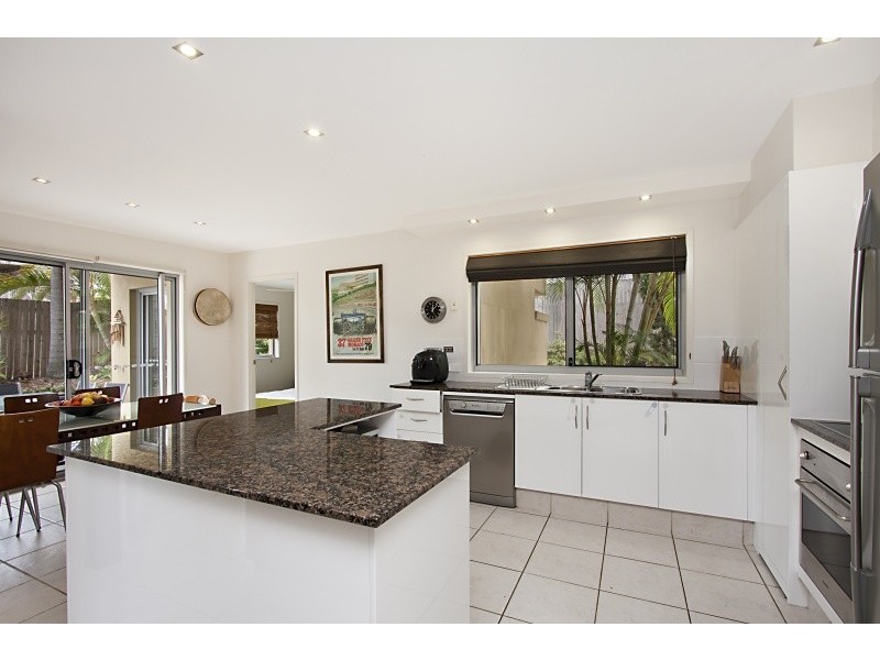 2/50 Miles St ‘Kirra Breaks’, Kirra QLD 4225