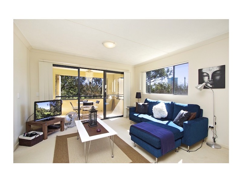 4/33 Dixon Street, Coolangatta QLD 4225