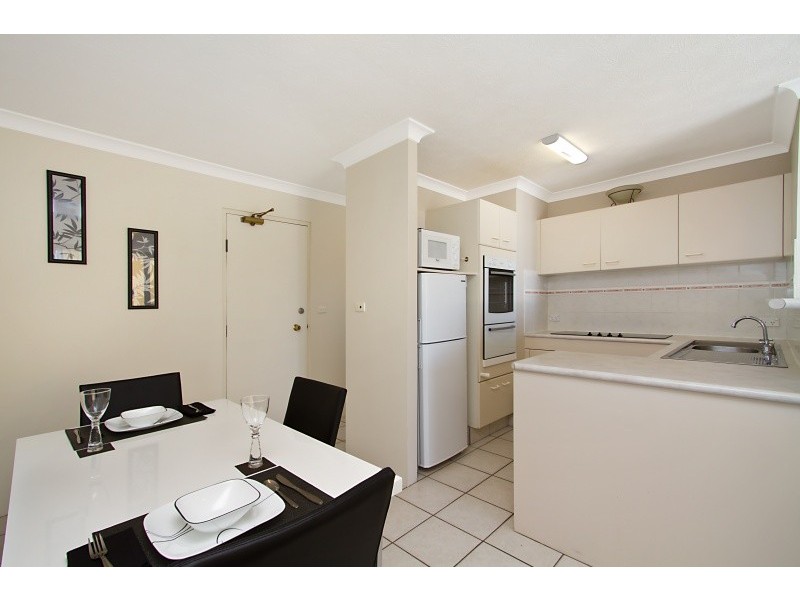 4/3 Ward Street Eden Tower, Rainbow Bay QLD 4225