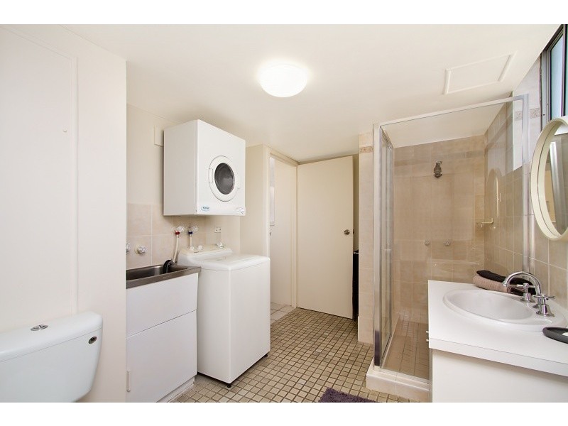 4/3 Ward Street Eden Tower, Rainbow Bay QLD 4225