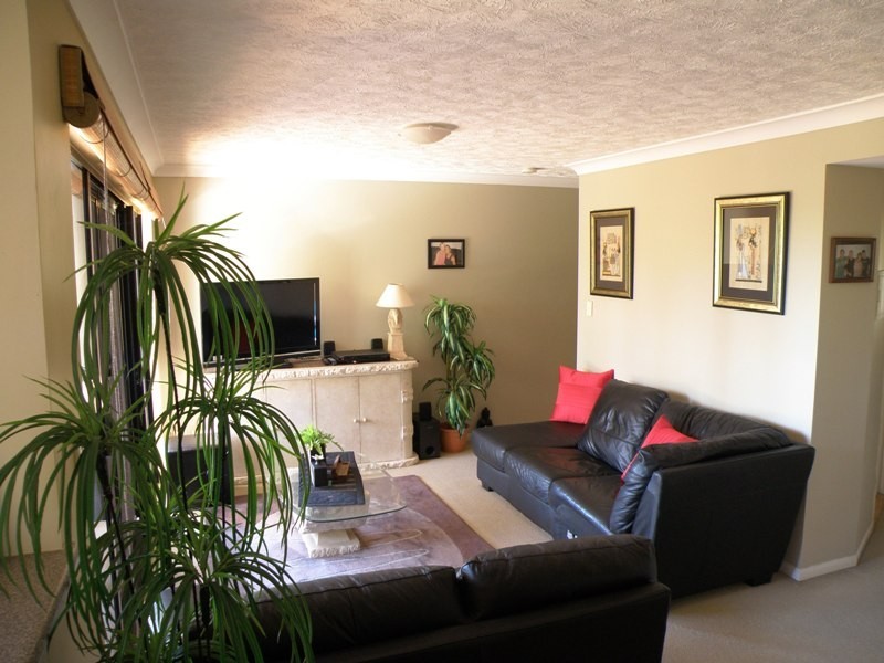 2/6 Rutledge Street, Kirra QLD 4225