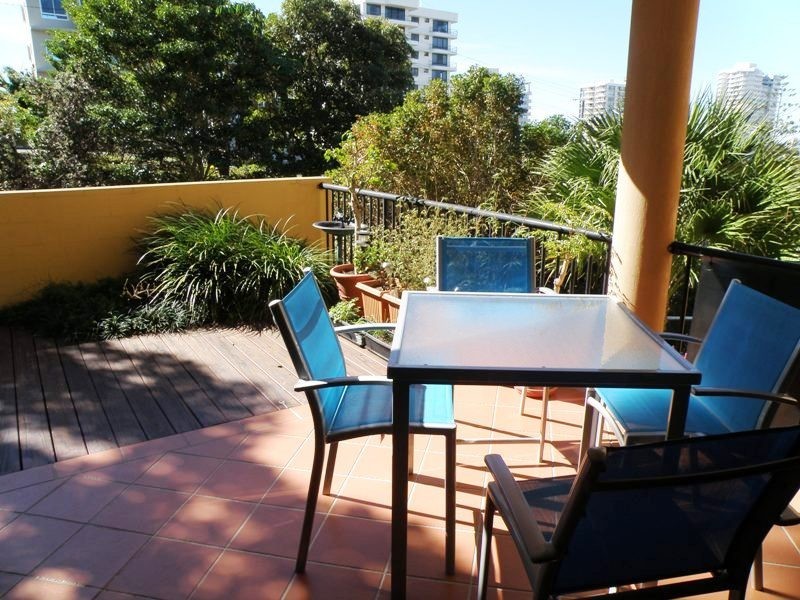 2/6 Rutledge Street, Kirra QLD 4225