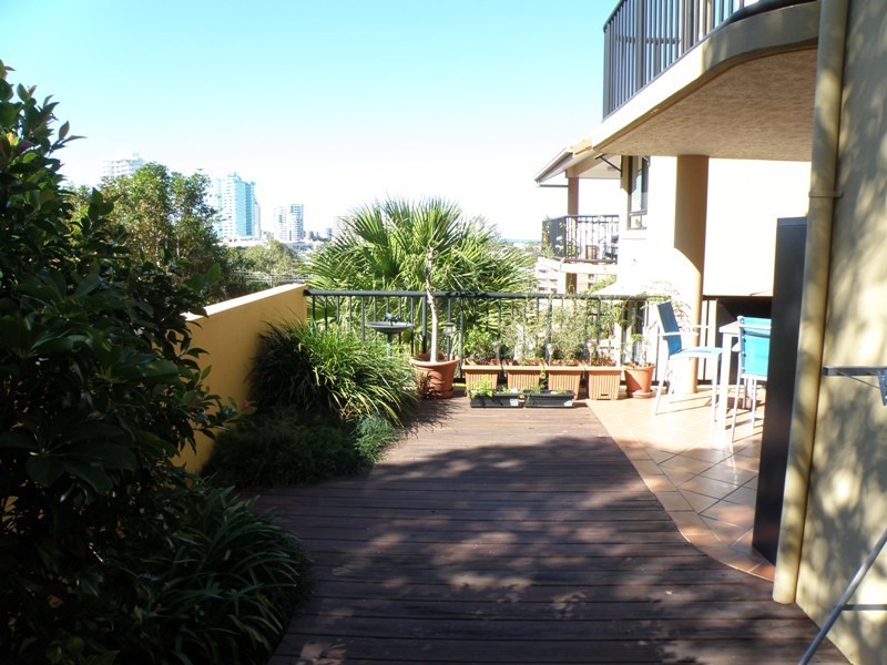 2/6 Rutledge Street, Kirra QLD 4225