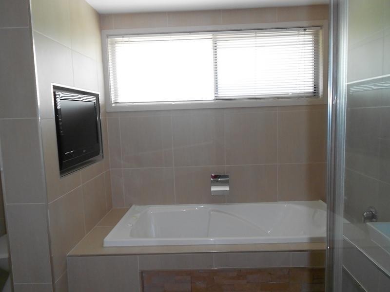 6 Ruth Terrace, Oxenford QLD 4210