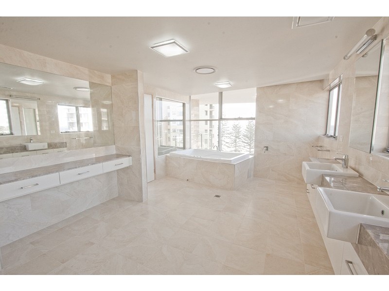 16 Eden Ave ‘Maili’, Rainbow Bay QLD 4225