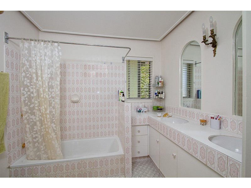 28 Ballow Street, Coolangatta QLD 4225