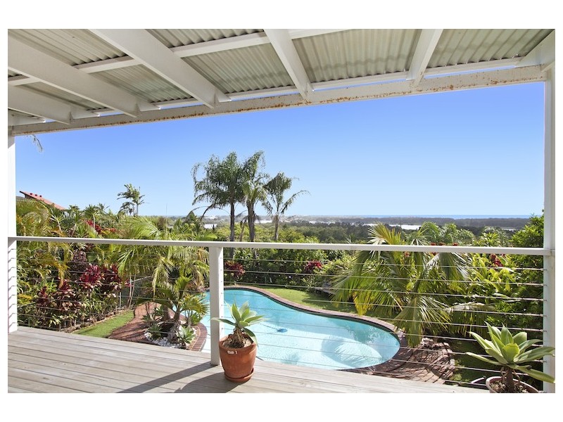 11 Hibiscus Parade, Banora Point NSW 2486