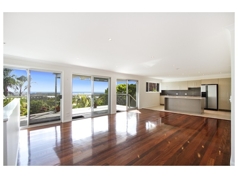 11 Hibiscus Parade, Banora Point NSW 2486