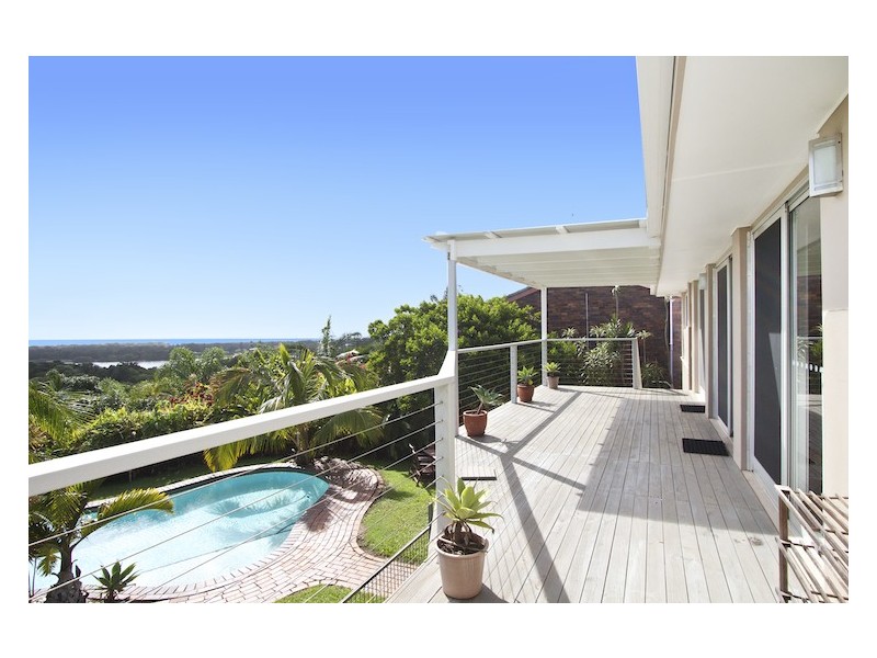 11 Hibiscus Parade, Banora Point NSW 2486