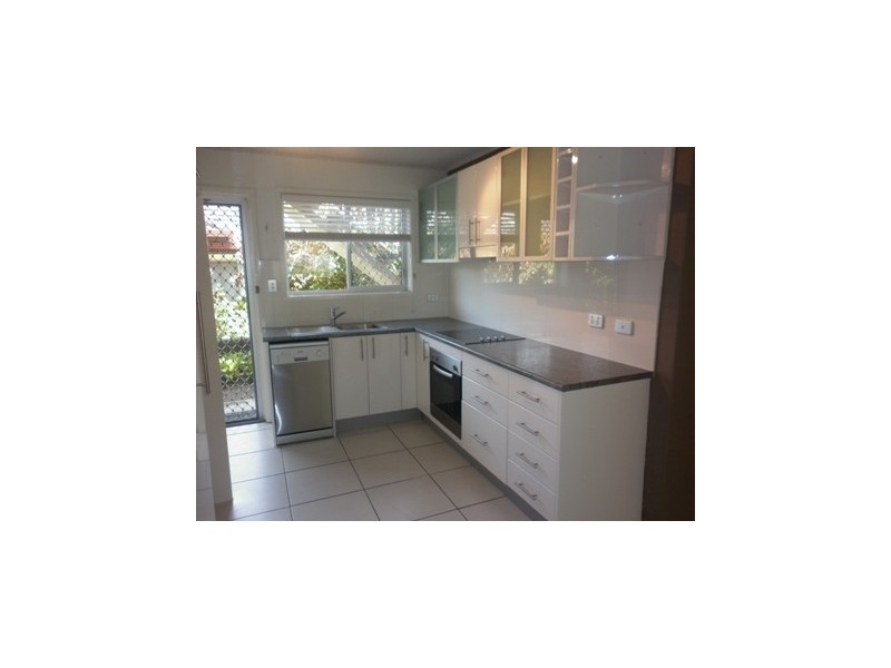 2/5 Douglas Street, Kirra QLD 4225