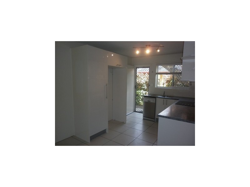 2/5 Douglas Street, Kirra QLD 4225