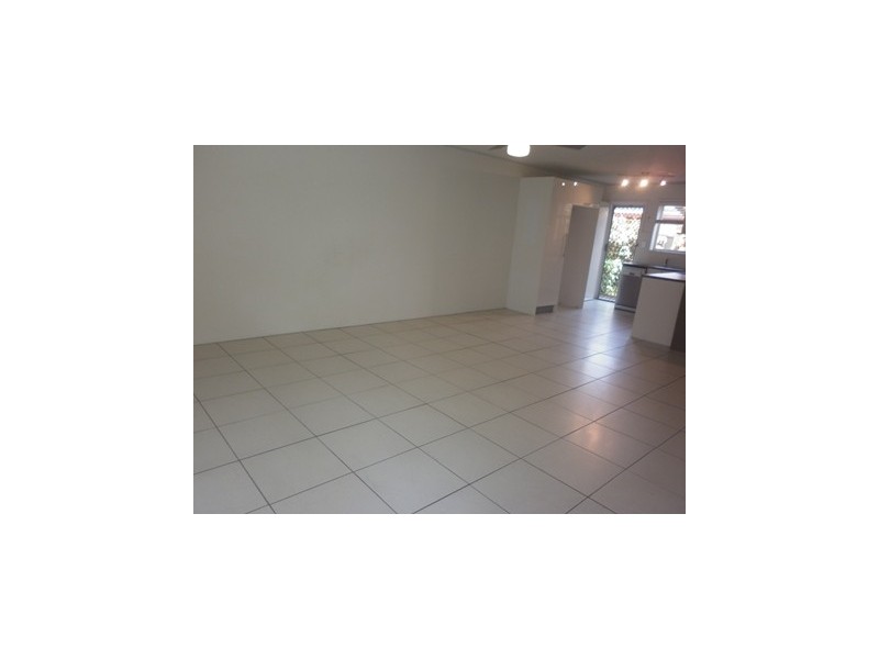 2/5 Douglas Street, Kirra QLD 4225