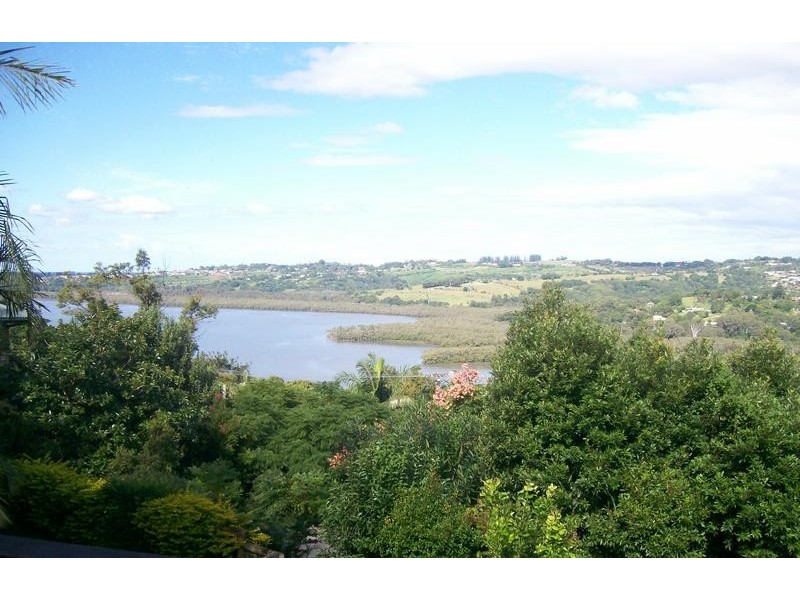 8 Broadwater Esplanade, Bilambil Heights NSW 2486