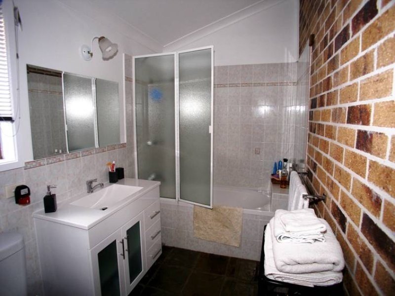 8 Broadwater Esplanade, Bilambil Heights NSW 2486