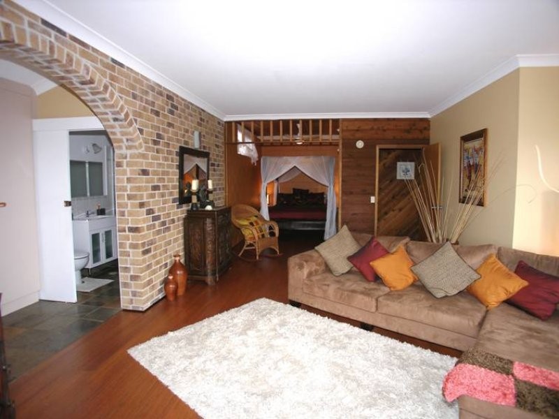 8 Broadwater Esplanade, Bilambil Heights NSW 2486