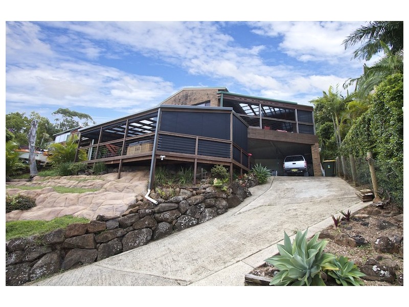 8 Broadwater Esplanade, Bilambil Heights NSW 2486
