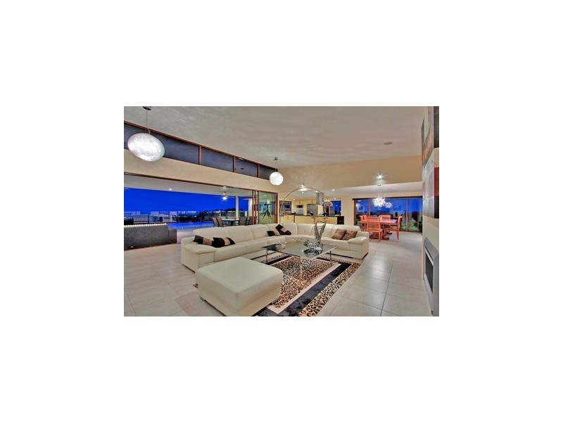 8 Sunnycrest Drive, Terranora NSW 2486