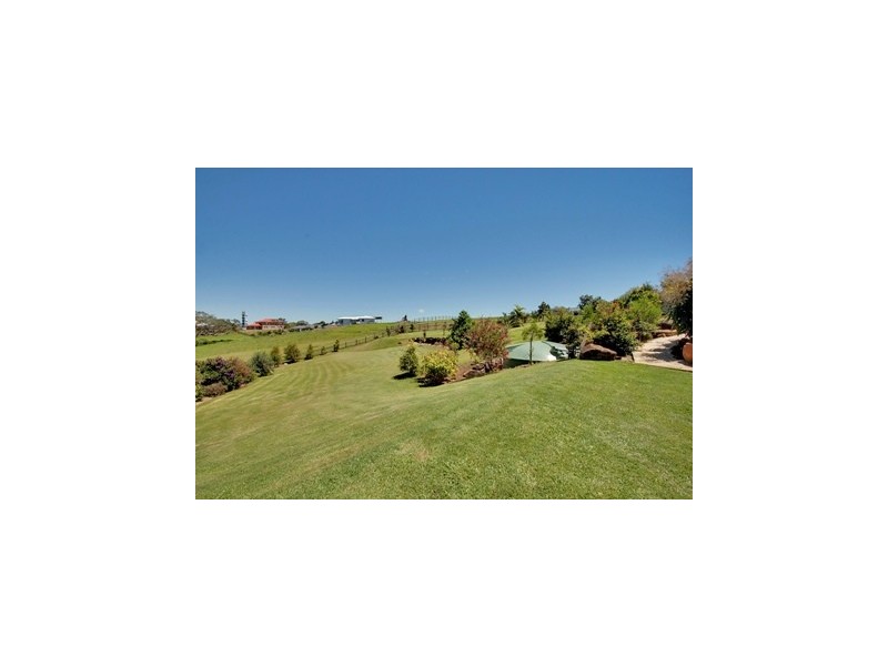 8 Sunnycrest Drive, Terranora NSW 2486