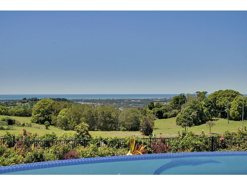 8 Sunnycrest Drive, Terranora NSW 2486