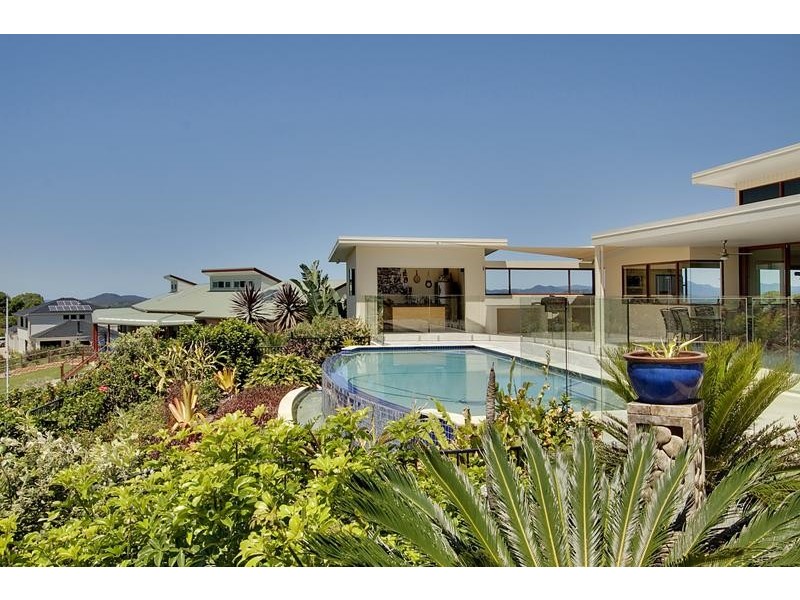 8 Sunnycrest Drive, Terranora NSW 2486