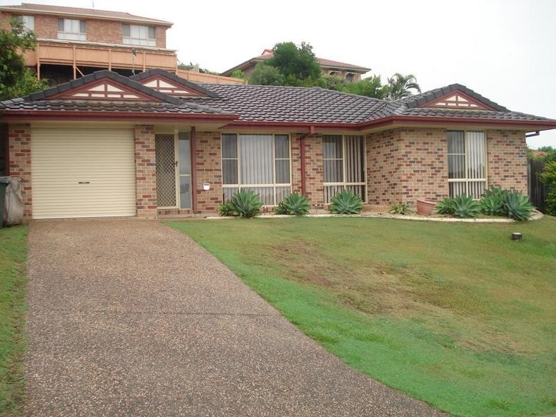 8 Stonehaven Way, Banora Point NSW 2486