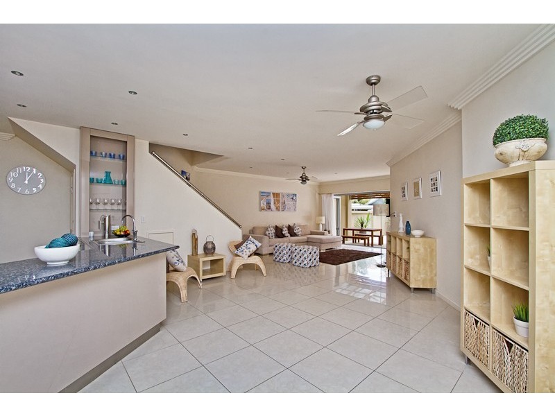 1/13 Lord Street, Kirra QLD 4225