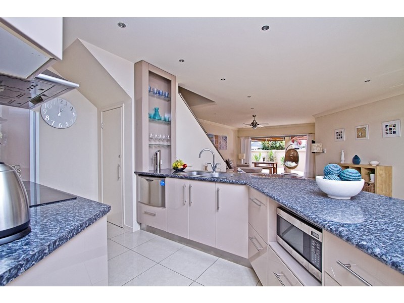 1/13 Lord Street, Kirra QLD 4225