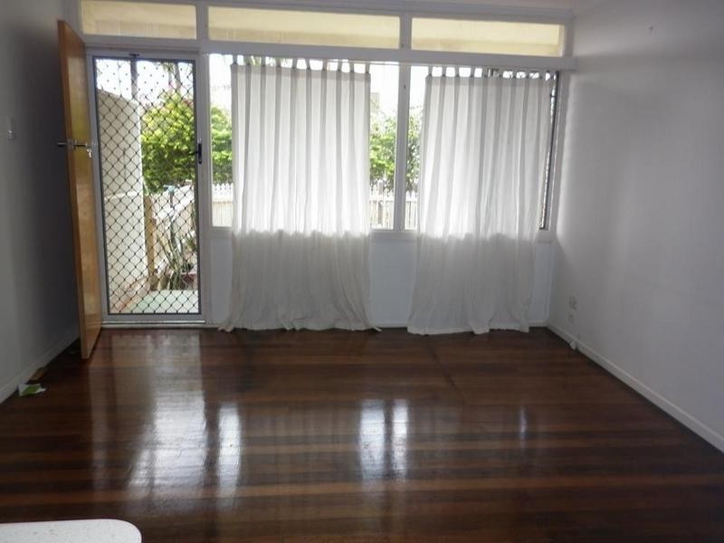 2/3 Rutledge Street, Kirra QLD 4225