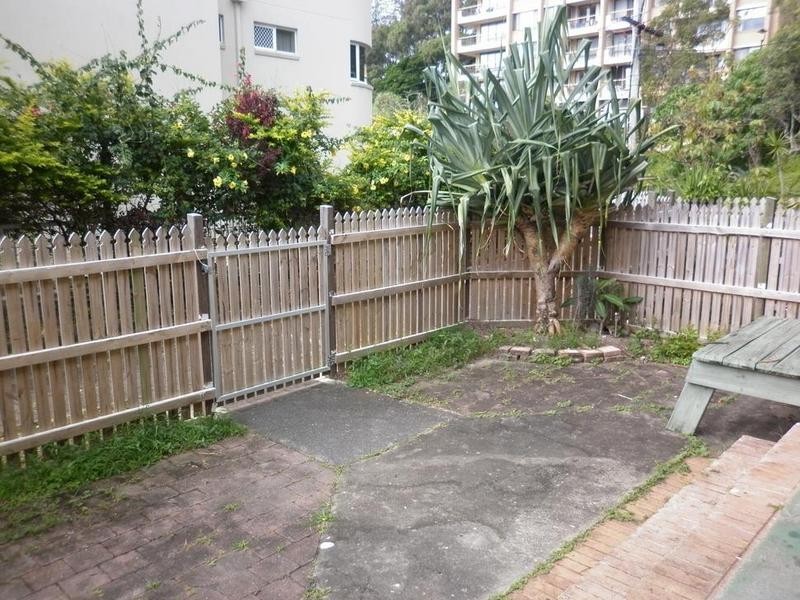 2/3 Rutledge Street, Kirra QLD 4225