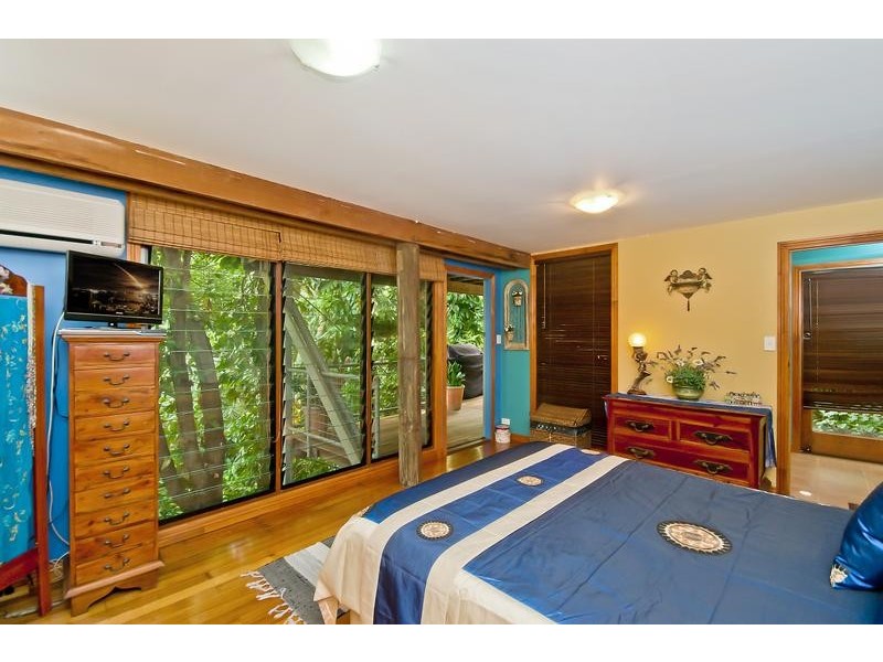 34 Woodgee St, Currumbin QLD 4223