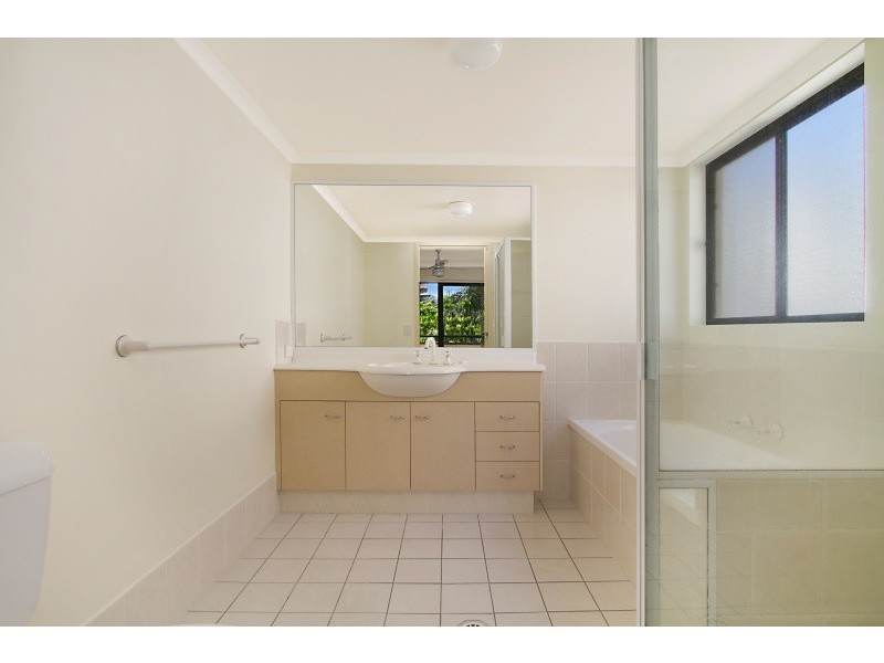 2/37 Dixon Street, Coolangatta QLD 4225