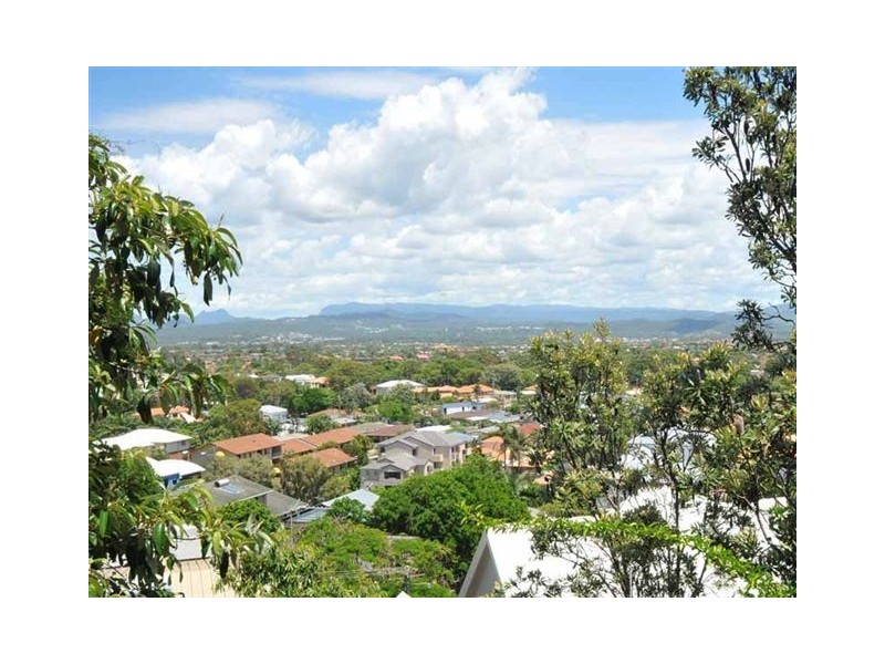 33 Brakes Crescent, Miami QLD 4220