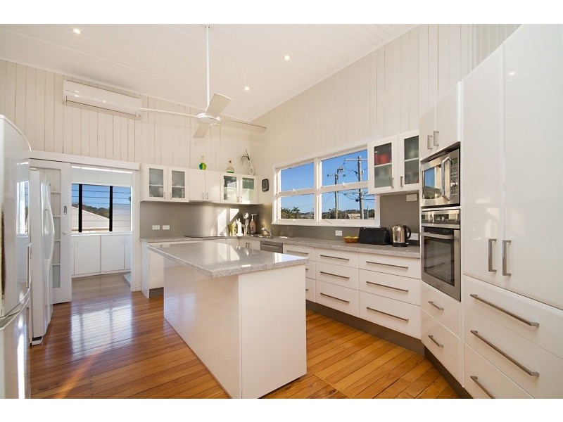 9 Cnr Station Street & Currumbin Creek Road, Currumbin QLD 4223