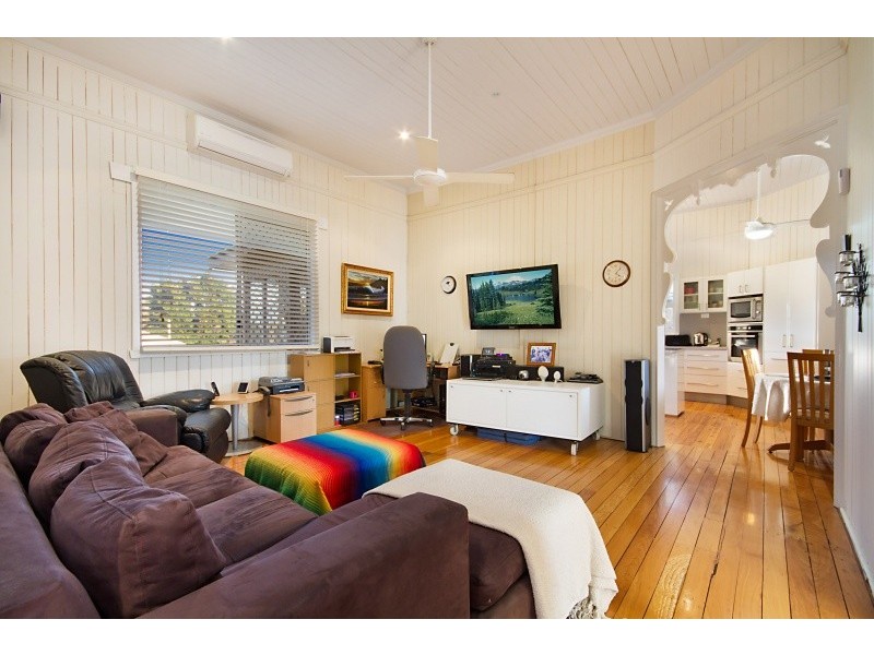 9 Cnr Station Street & Currumbin Creek Road, Currumbin QLD 4223