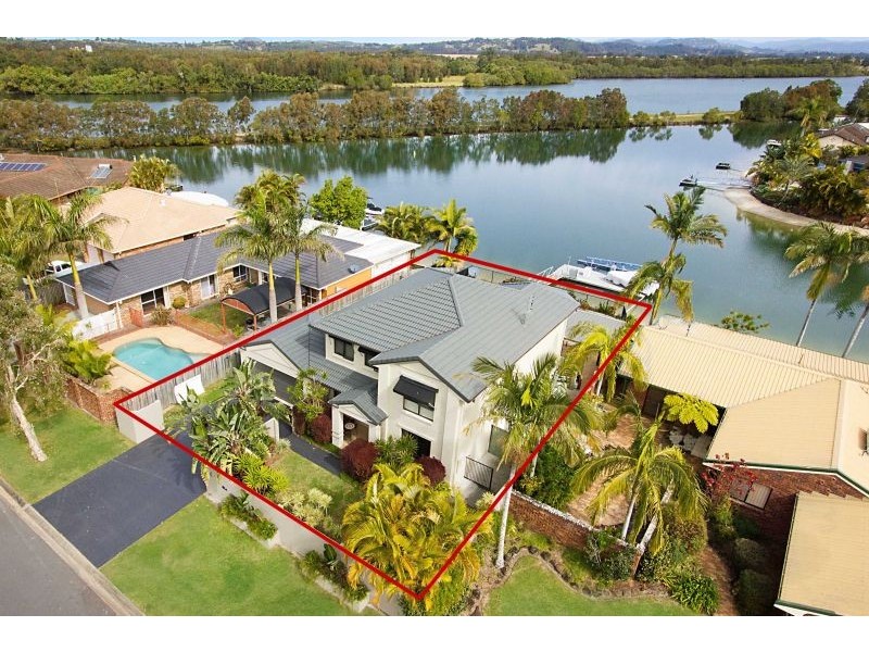 24 Captains Way, Banora Point NSW 2486