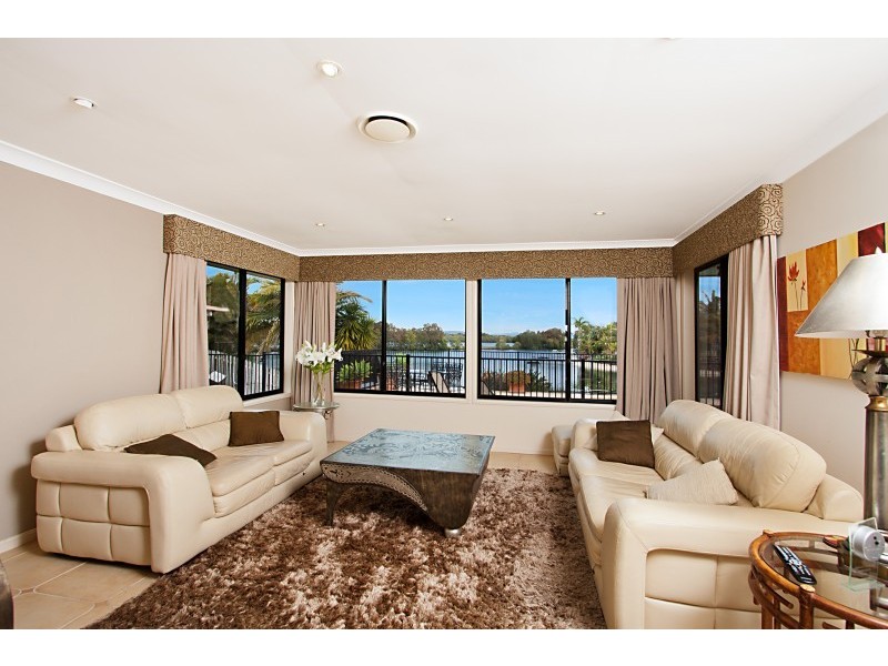 24 Captains Way, Banora Point NSW 2486