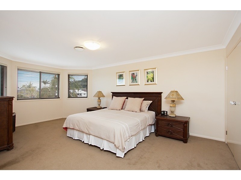 24 Captains Way, Banora Point NSW 2486