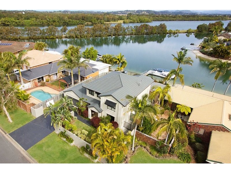24 Captains Way, Banora Point NSW 2486