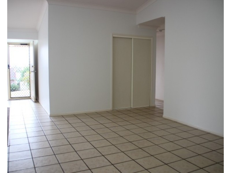 27 Clonakilty Close, Banora Point NSW 2486