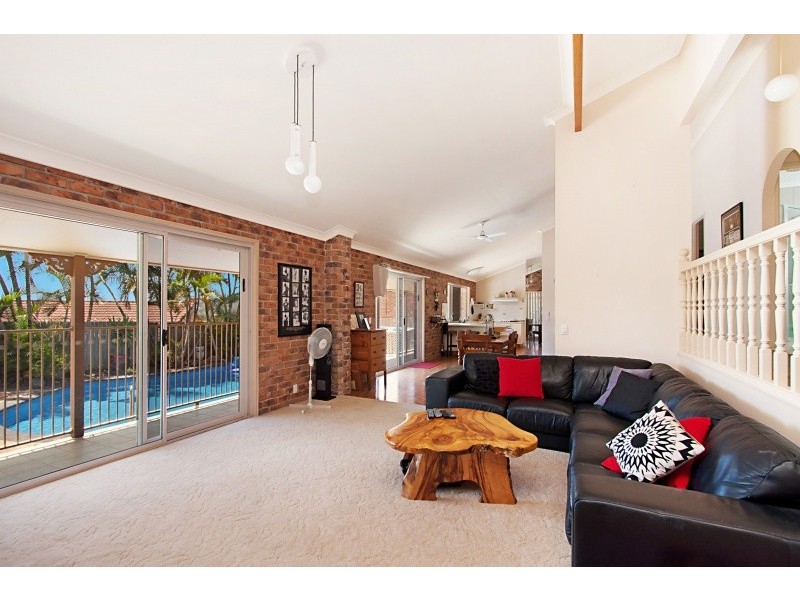 19 Sawtell Drive, Currumbin Waters QLD 4223