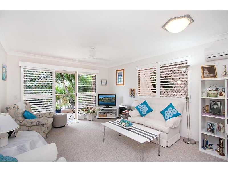 2/74 Stapylton Street, Coolangatta QLD 4225