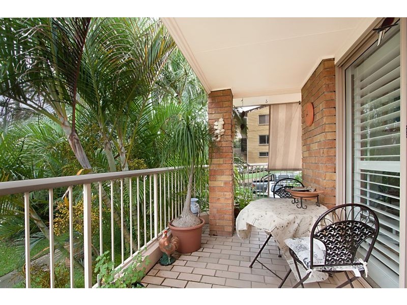 2/74 Stapylton Street, Coolangatta QLD 4225
