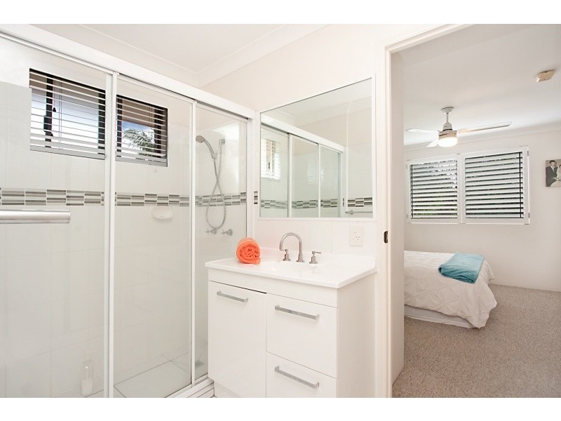 2/74 Stapylton Street, Coolangatta QLD 4225