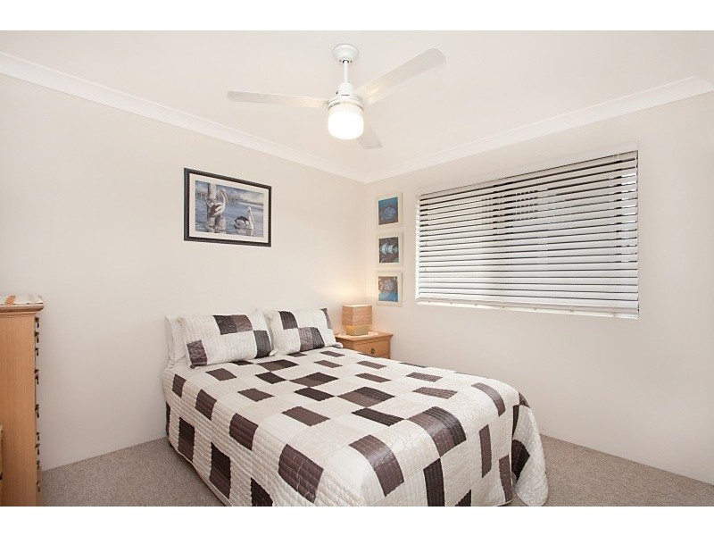 2/74 Stapylton Street, Coolangatta QLD 4225