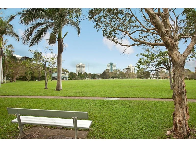 2/74 Stapylton Street, Coolangatta QLD 4225