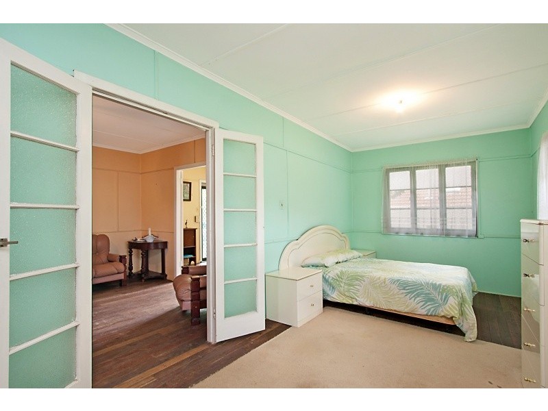 4 Guineas Creek Road, Currumbin Waters QLD 4223