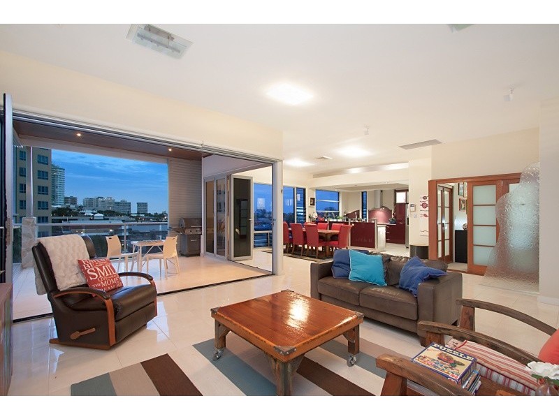 6 Garrick Street, Coolangatta QLD 4225